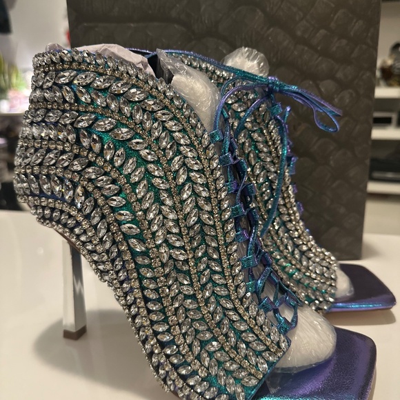 Azalea Wang (Ariel Embellished Heels) - Picture 3 of 6